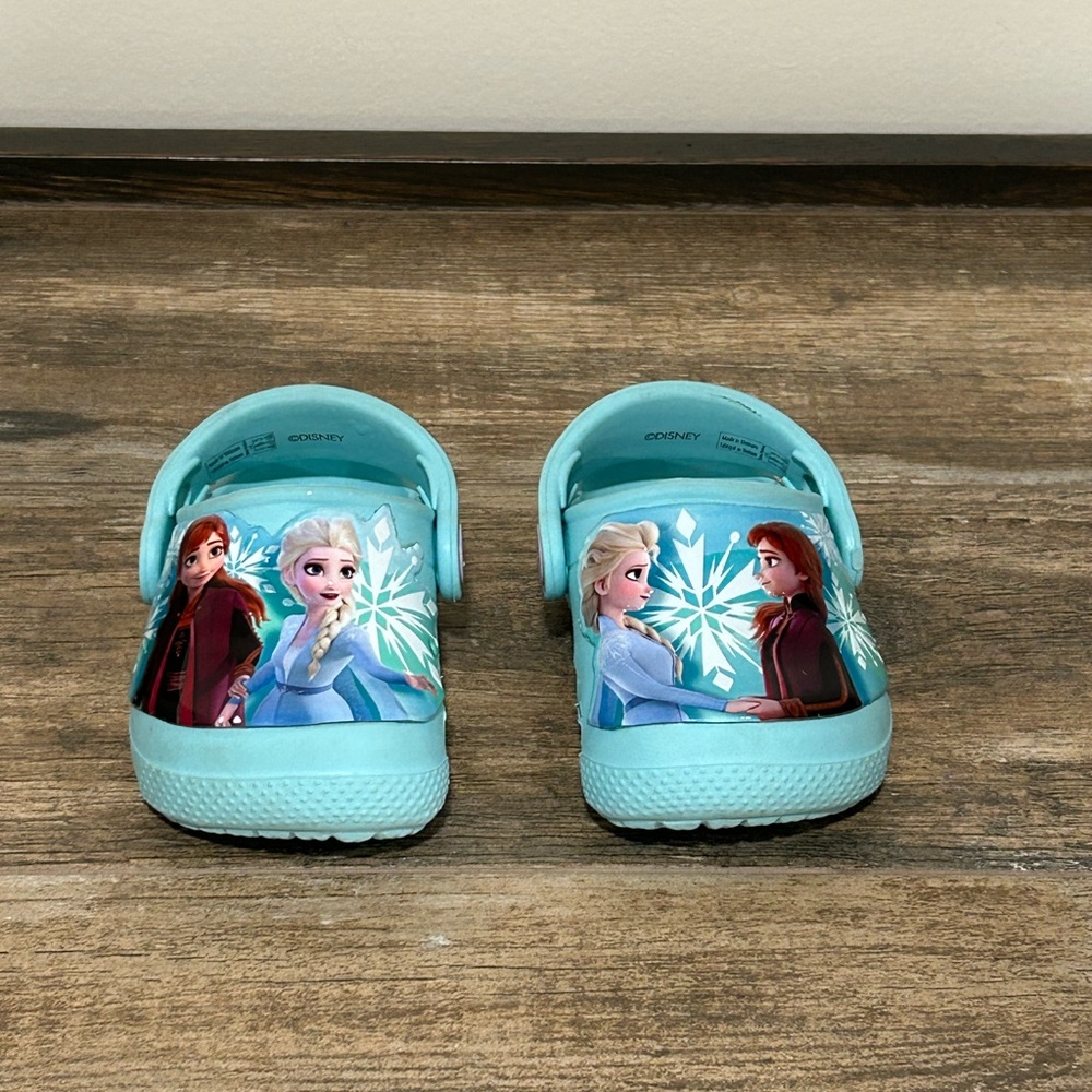Disney Frozen II Kids Size C4 Crocs Clogs Handles Shoes Blue